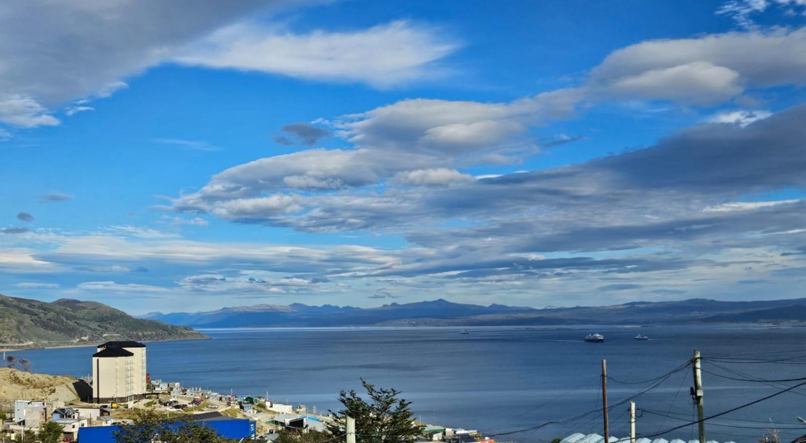 Dpto Amplio Con Vista A La Bahia Apartamento Ushuaia Exterior foto